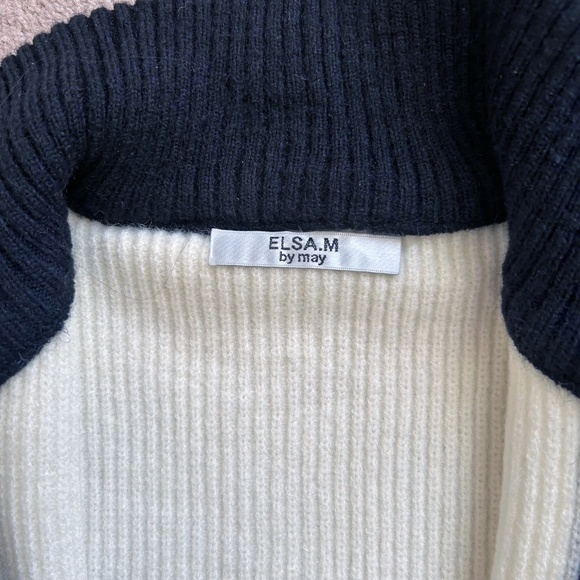 NWOT Soft knit cardigan with gold zip closure, One size. - Picture 3 of 10